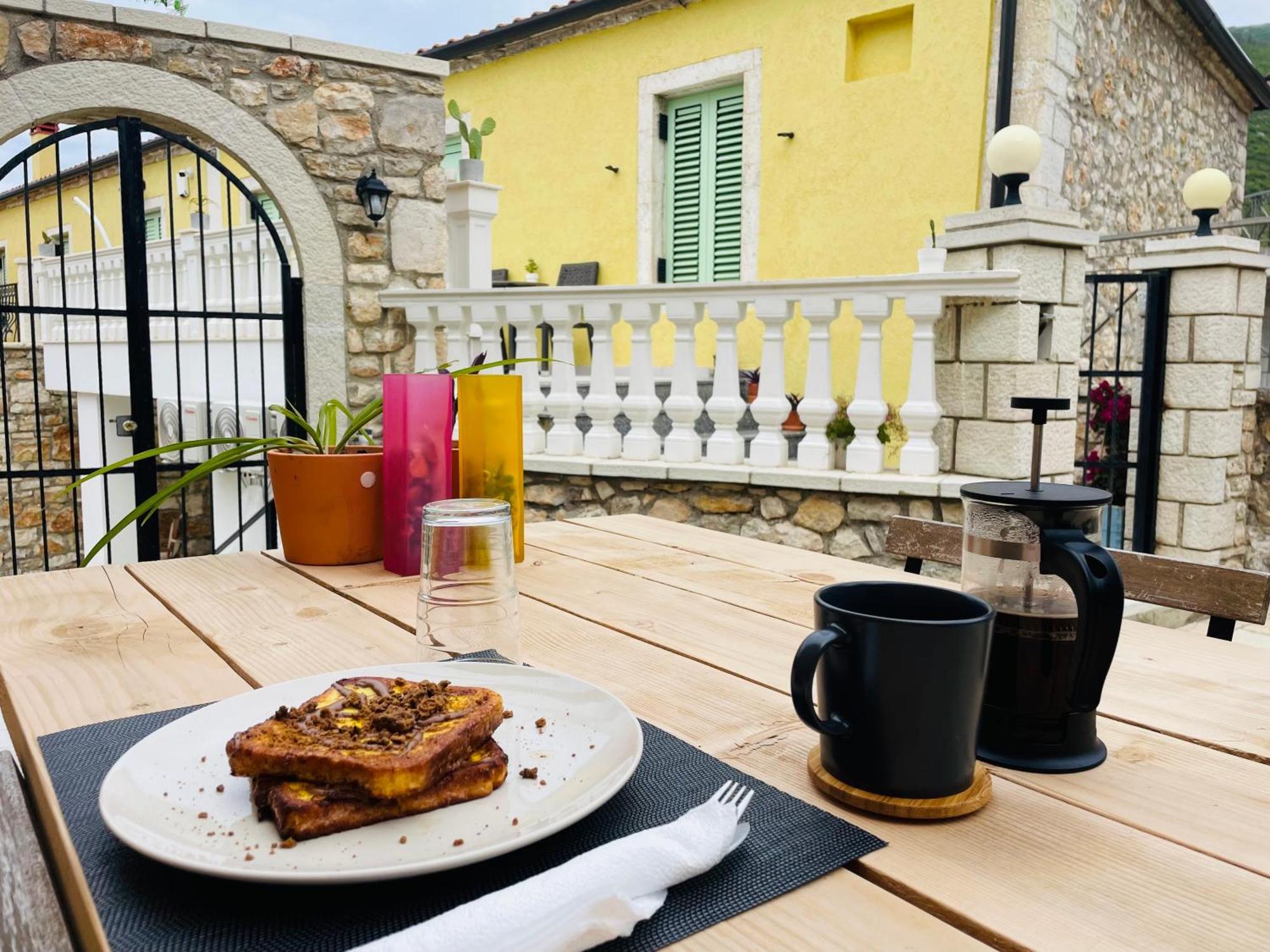 Guesthouse Near The Castle Of Himare Eksteriør bilde