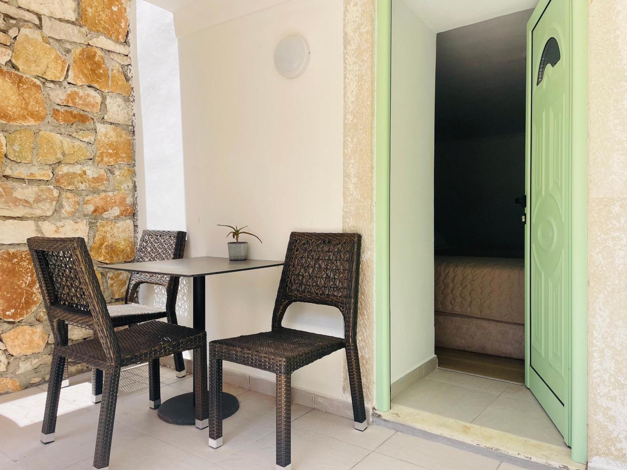 Guesthouse Near The Castle Of Himare Eksteriør bilde